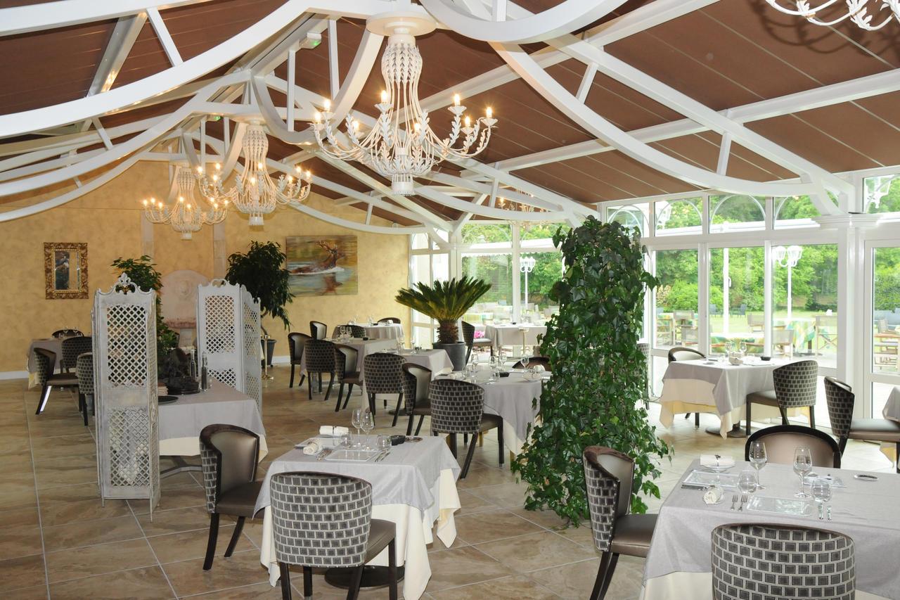 Logis Domaine De Valaudran Hotel ซาลบรีส์ ภายนอก รูปภาพ
