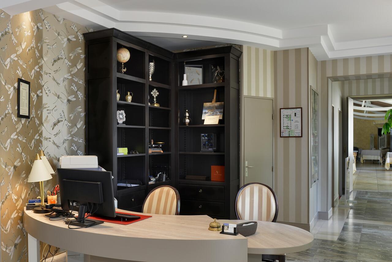 Logis Domaine De Valaudran Hotel ซาลบรีส์ ภายนอก รูปภาพ