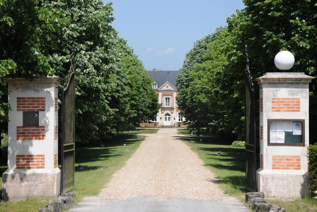 Logis Domaine De Valaudran Hotel ซาลบรีส์ ภายนอก รูปภาพ