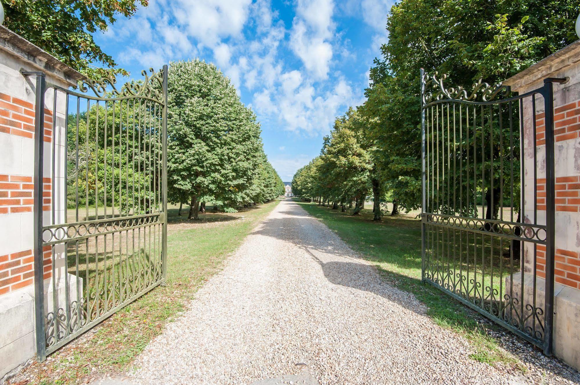 Logis Domaine De Valaudran Hotel ซาลบรีส์ ภายนอก รูปภาพ