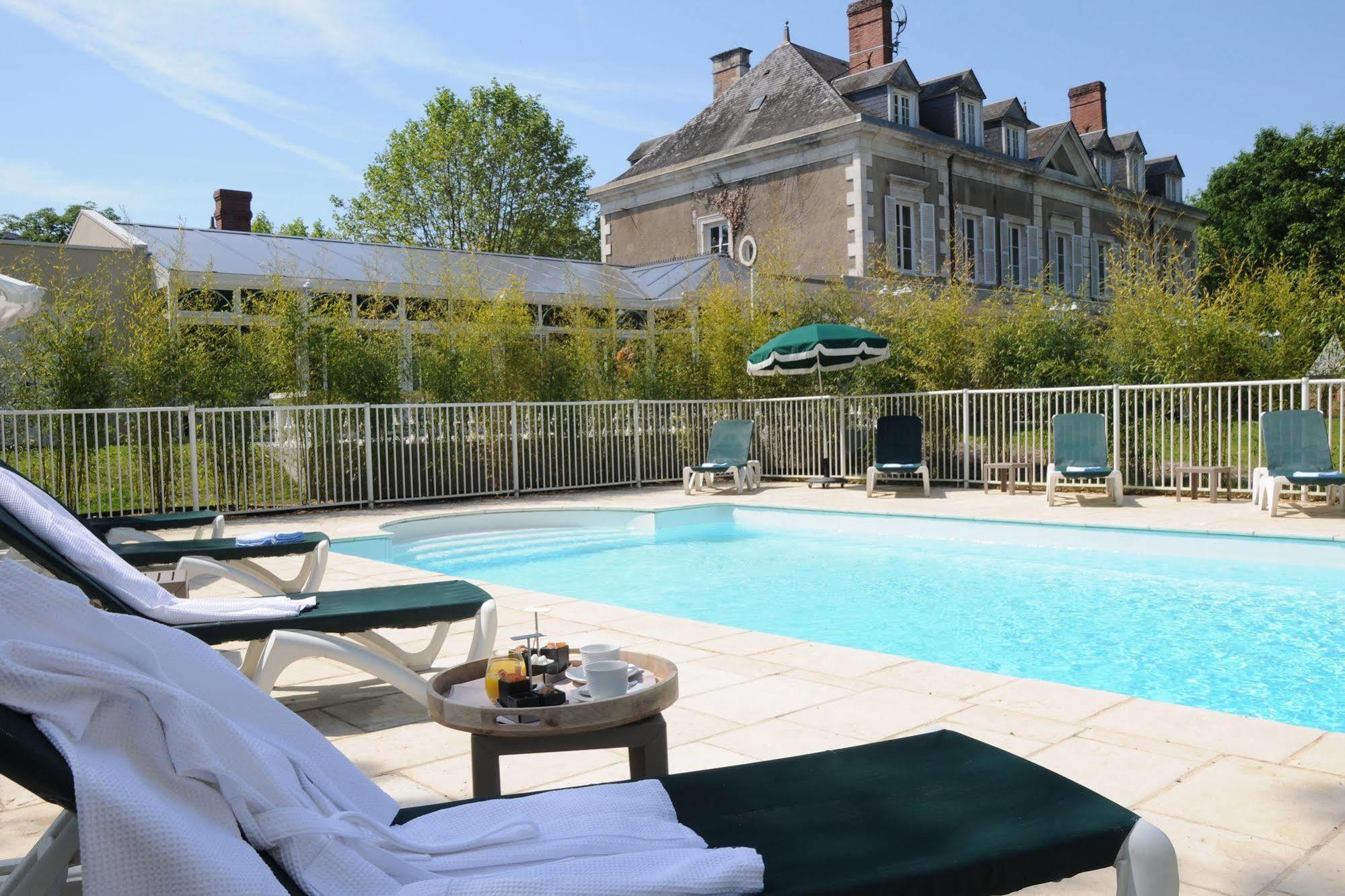 Logis Domaine De Valaudran Hotel ซาลบรีส์ ภายนอก รูปภาพ