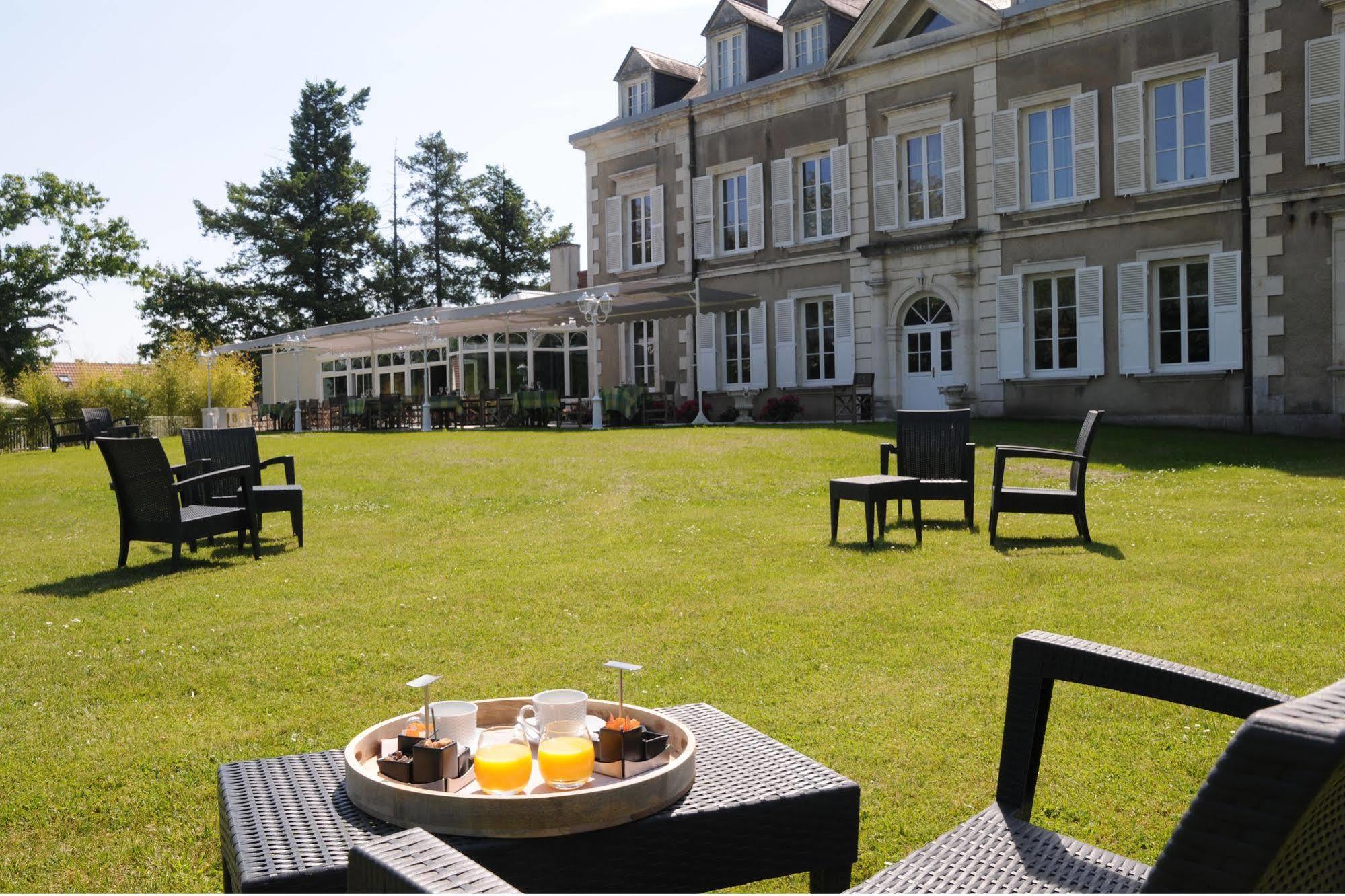 Logis Domaine De Valaudran Hotel ซาลบรีส์ ภายนอก รูปภาพ