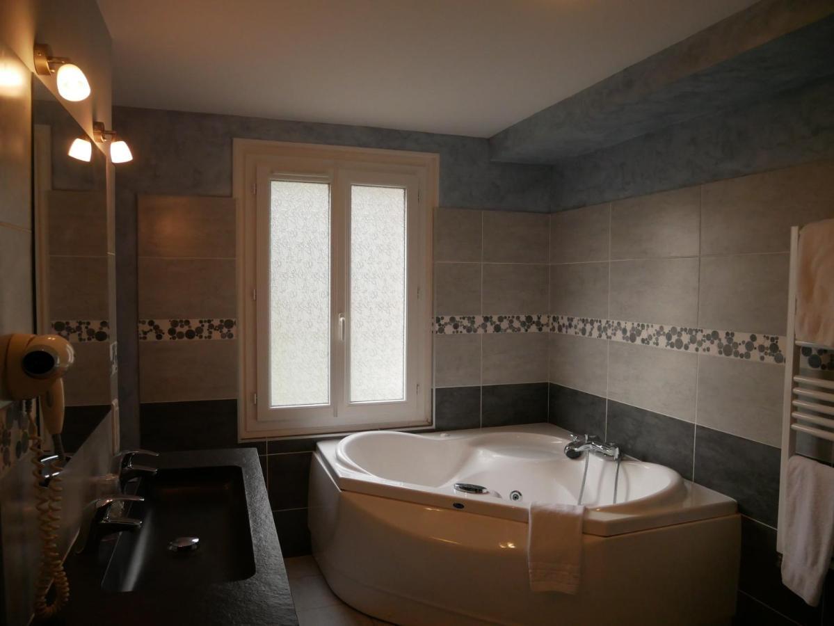 Logis Domaine De Valaudran Hotel ซาลบรีส์ ภายนอก รูปภาพ